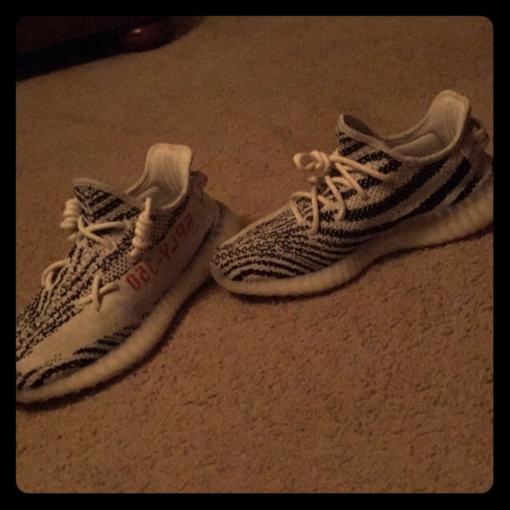 Zebra Yeezy v2 size 7.5